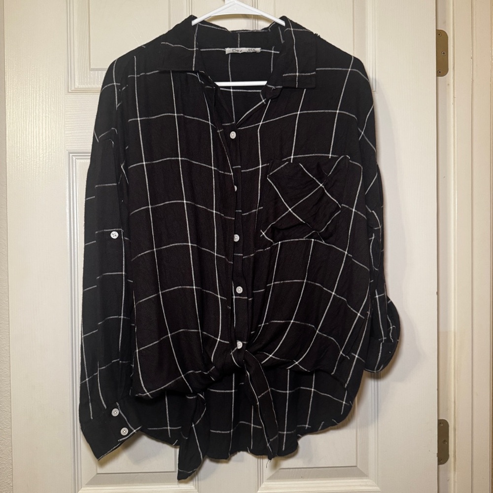 Dex Women’s XL Black & White Checkered Button-Down Tie Front Shirt
